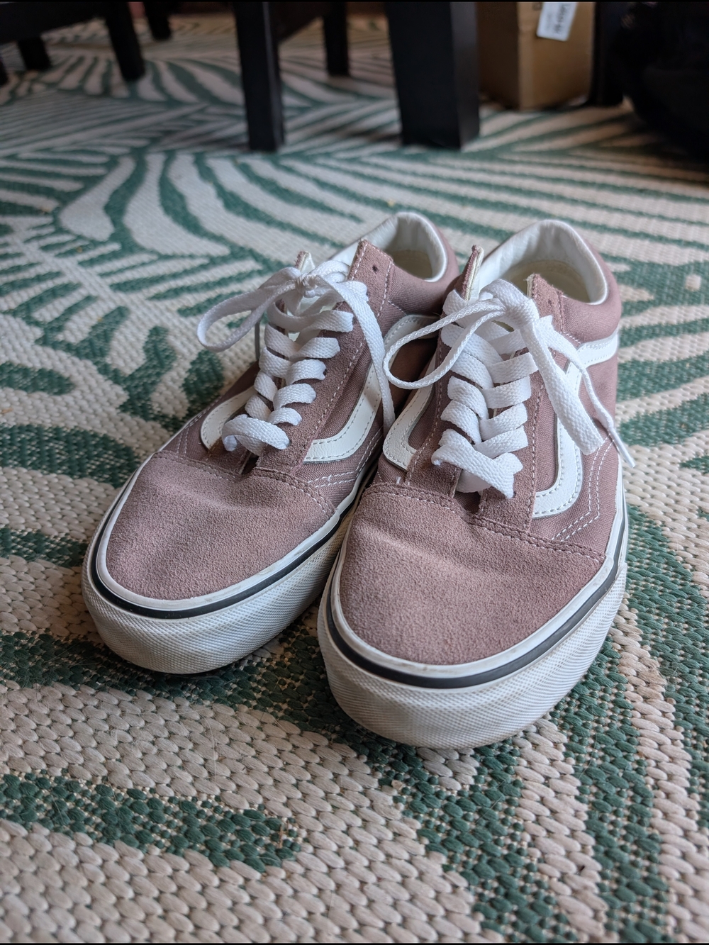 Vans Old Skool Low-Top Sneakers in Mauve & White
